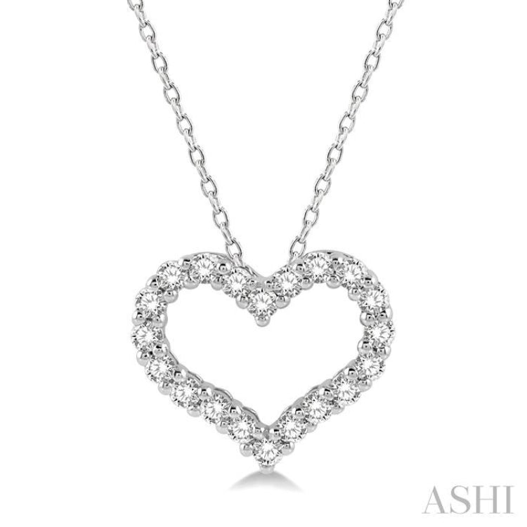 1/4 Ctw Heart Shape Round Cut Diamond Pendant With Chain in 14K White Gold