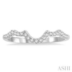 1/6 Ctw Curved Round Cut Diamond Wedding Band in 14K White Gold