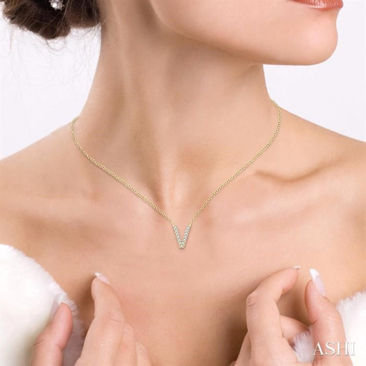 1/20 Ctw Initial 'V' Round Cut Diamond Pendant With Chain in 10K Yellow Gold