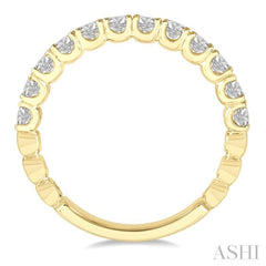 3/4 Ctw Lattice Round Cut Diamond Wedding Band in 14K Yellow Gold