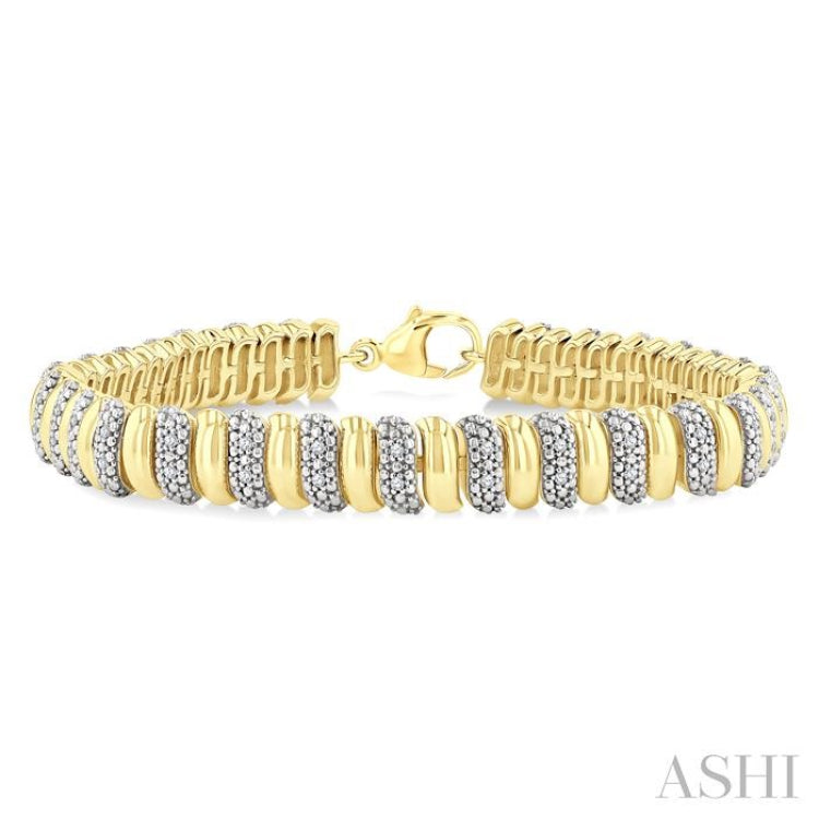 1/6 Ctw Bold Ribbed Swirl Round Cut Diamond Pirouette Fashion Bracelet in Yellow Gold Vermeil