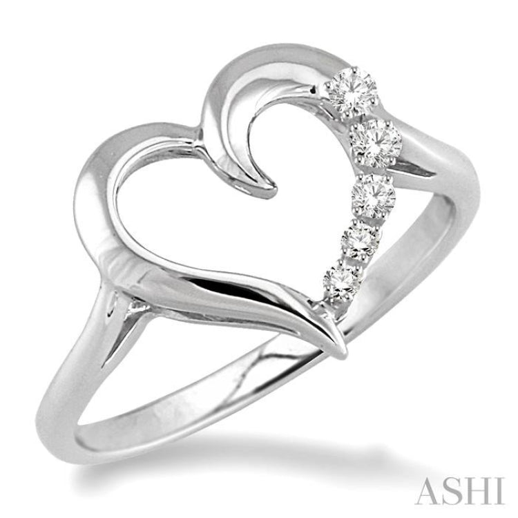 1/50 Ctw Round Cut Diamond Heart Shape Diamond Journey Ring in Sterling Silver