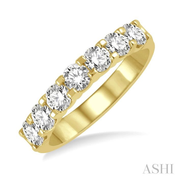1 Ctw 7 Stone Round Cut Diamond Wedding Band in 14K Yellow Gold