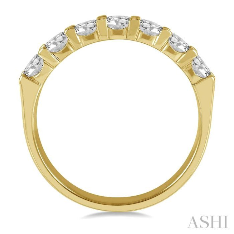 1 Ctw 7 Stone Round Cut Diamond Wedding Band in 14K Yellow Gold