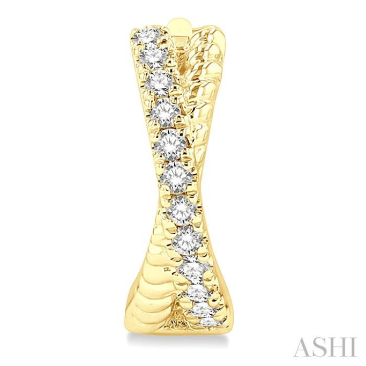 1/6 Ctw Petite Criss Cross Rope and Round Cut Diamond Fashion Huggies in 10K Yellow Gold