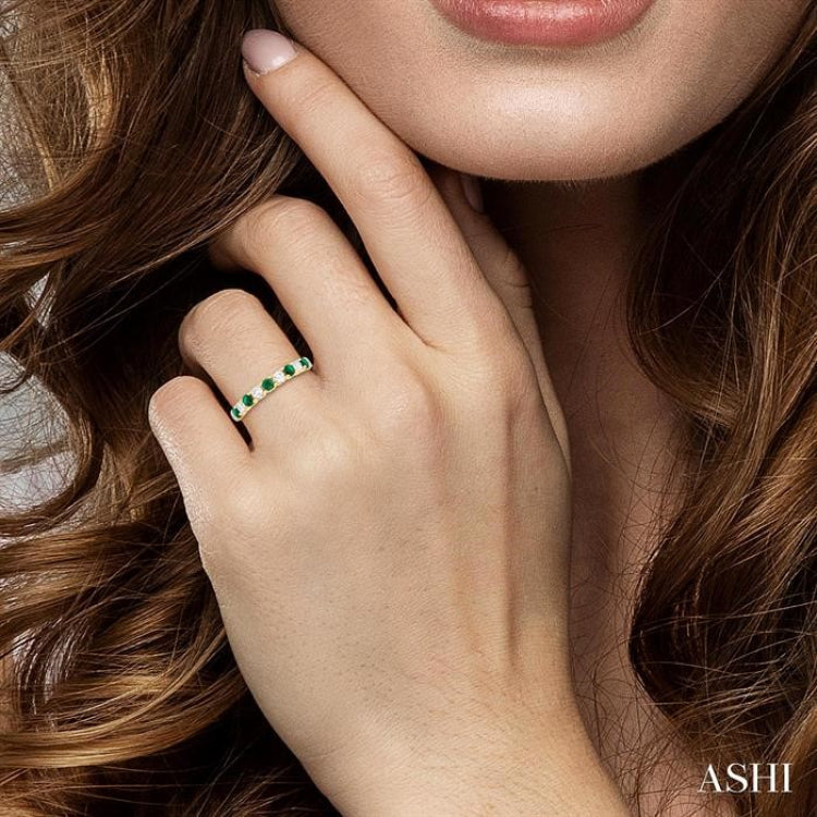 2.85 MM Emerald and 1/2 Ctw Round Cut Diamond Precious Wedding Band in 14K Yellow Gold