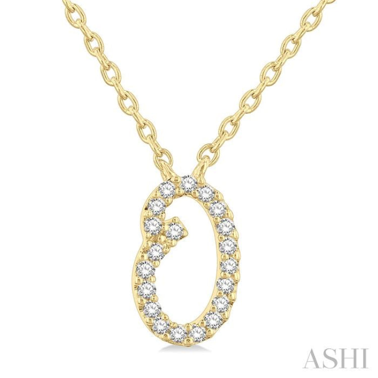 1/20 Ctw Initial 'O' Round cut Diamond Pendant With Chain in 14K Yellow Gold