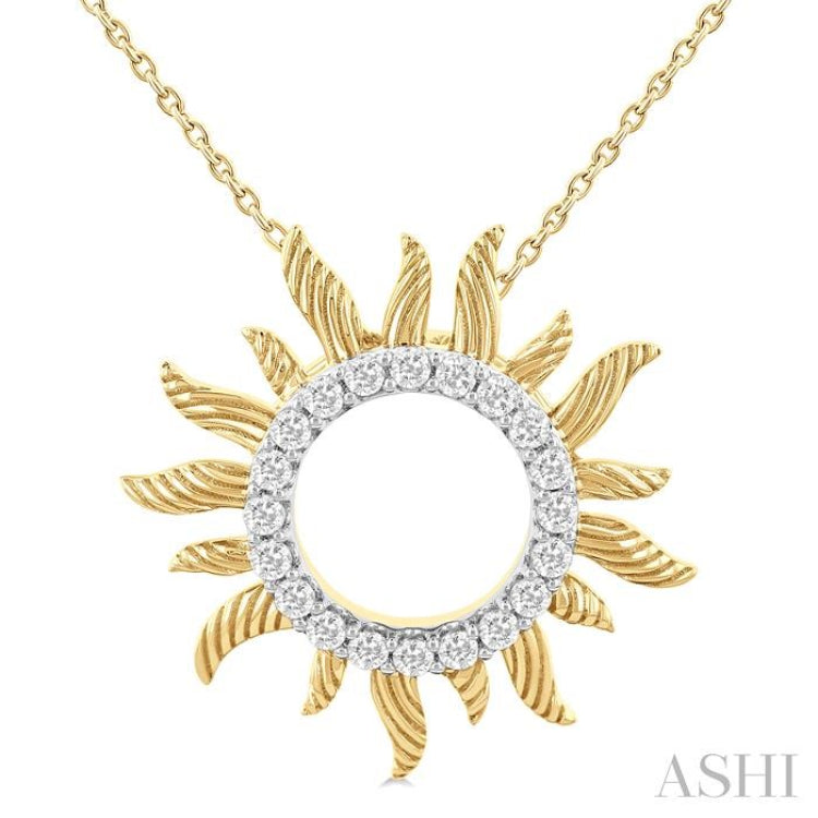 1/4 Ctw Textured Sunburst Round Cut Diamond Fashion Pendant With Chain in 14K Yellow Gold